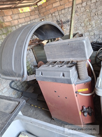 Wyważarka uniwersalna do kół samochodów ciężarowych FACOM (max. udźwig - 160 kg) 